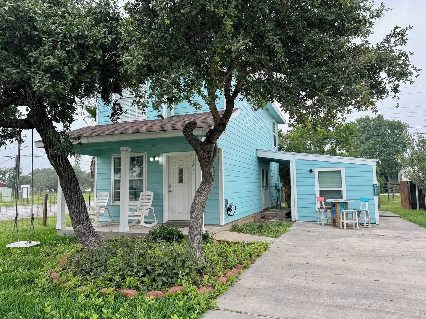 Welcome to G&J Paradise, a charming 3 bedroom, 2.5 bath home in Holiday Beach
