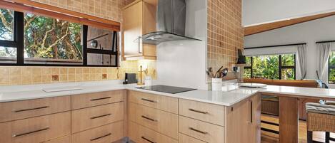 Villa Superior, 4 camere da letto, piscina privata, vista giardino | Cucina privata | Macchina per caffè espresso, bollitore elettrico, tostapane