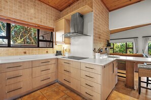 Cafetera expreso, tetera/pava eléctrica, tostadora