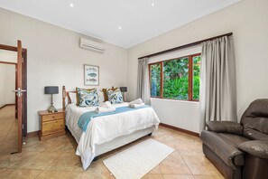 Villa Superior, 4 camere da letto, piscina privata, vista giardino | 4 camere, una cassaforte in camera, ferro/asse da stiro