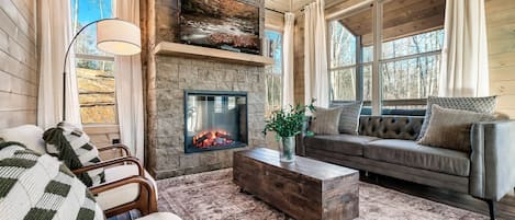 Fernseher, Kamin, Arbeitsbereiche