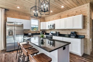 Fridge, microwave, oven, stovetop - Luxury Cabin w/ View・Pool・Hot Tub・Games・Fire pit (Gatlinburg)