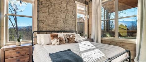 6 habitaciones, escritorio, tabla de planchar con plancha y wifi