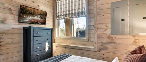 6 habitaciones, escritorio, tabla de planchar con plancha y wifi