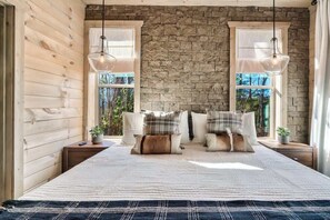 6 bedrooms, desk, iron/ironing board, WiFi