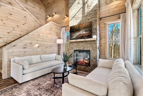 The Everwood Fall Escape | Pool, Hot tub, Grill