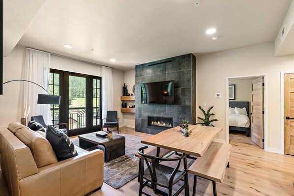 Interior - Charming Condo| Gas Fireplace and Mountain Views (Tamarack)