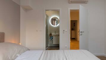 6 bedrooms, cots/infant beds, free WiFi