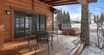 Ski In/Ski Out Cottage with Private Hot Tub