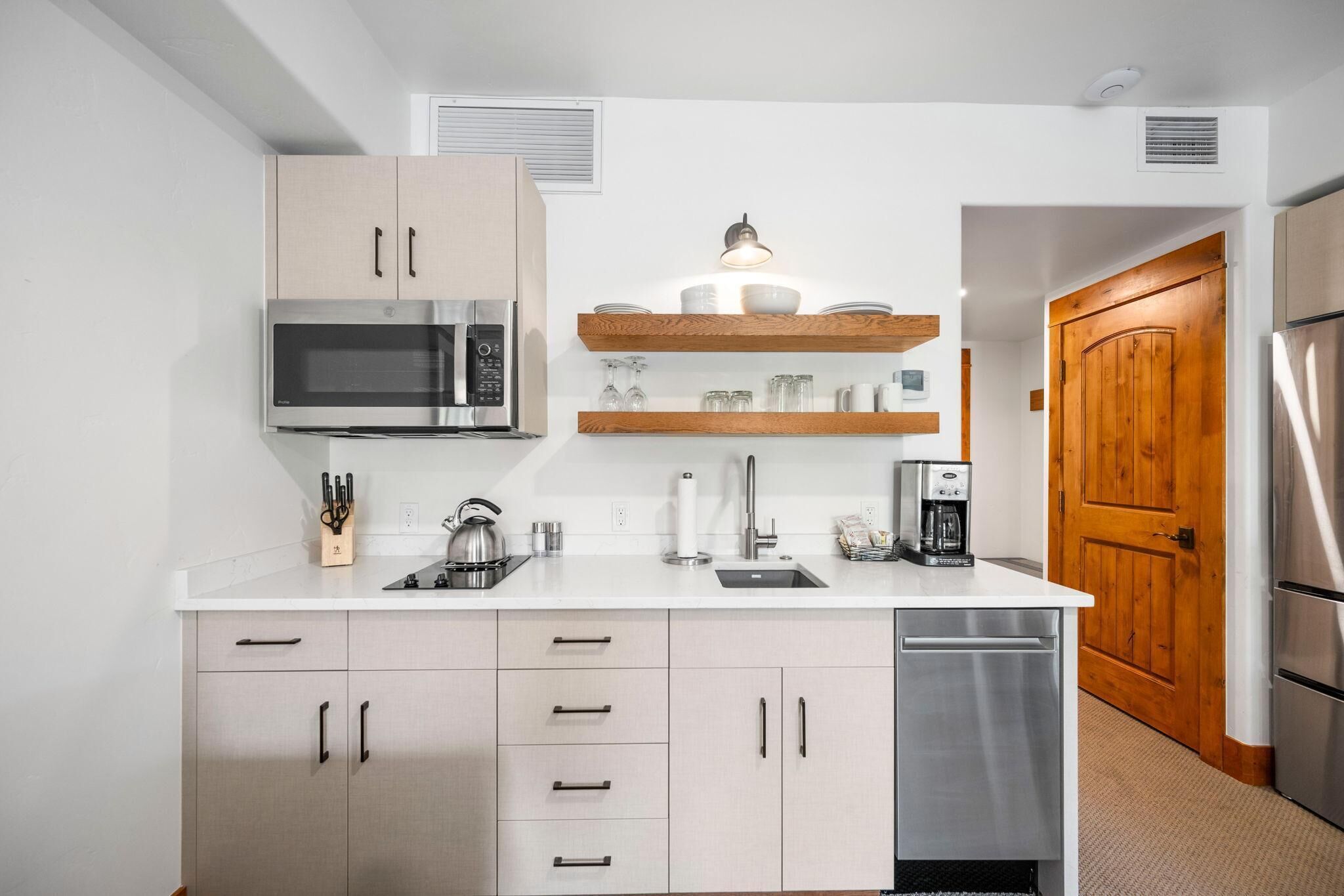 冷蔵庫、電子レンジ、コンロ、食器洗い機