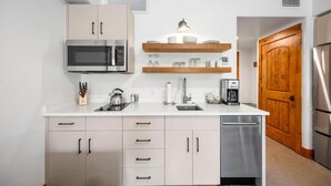 Coffee/tea maker, fridge, microwave, stovetop