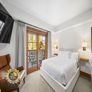 1 bedroom, Internet, bed sheets - Captivating Studio  with Balcony (Tamarack)