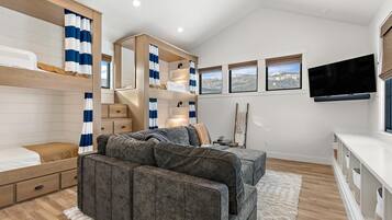 4 bedrooms, internet, bed sheets