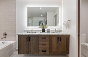 Shower, hair dryer, towels - Luxurious Condo|Incredible Mountain View (Tamarack)