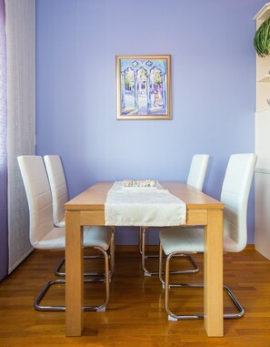 Apartamento (Two Bedroom Apartment with Balcony an) | Sala de jantar
