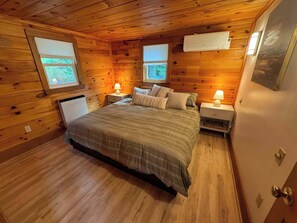 3 bedrooms, iron/ironing board, travel crib, WiFi - Red Cedar Haven Lakefront Dock  Kayaks (Sidney)