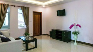 Tv och ett bordtennisbord