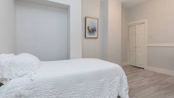1 slaapkamer, een bureau, wifi, beddengoed