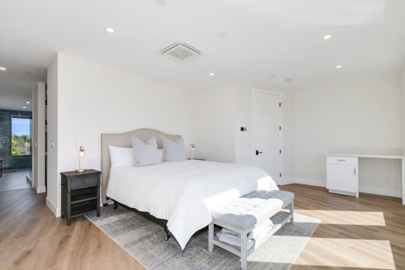 5 bedrooms, desk, iron/ironing board, free WiFi