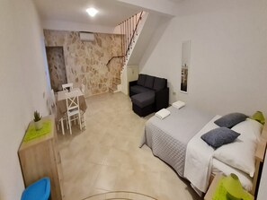 Casa (Three Bedroom Holiday Home with Swimm) | 3 dormitoris, bressols i wifi gratuïta