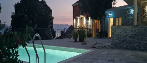 Rumah (Three Bedroom Holiday Home with Swimm) | Kolam renang outdoor