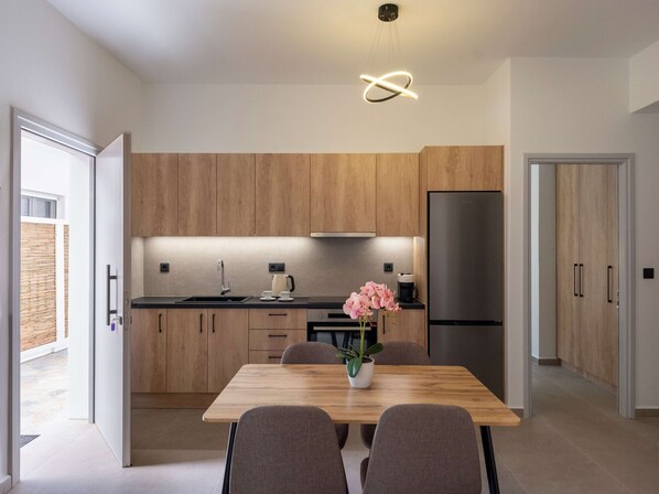 House | Private kitchen | Fridge, oven, stovetop, espresso maker - Parikia's Urban Oasis (Paros)