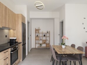Talo | Yksityinen keittiö | Jääkaappi, uuni, liesi, espressokone