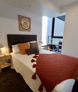 1 habitación, escritorio, tabla de planchar con plancha y wifi gratis 