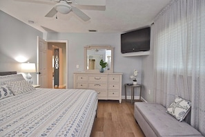 2 bedrooms, desk, iron/ironing board, free WiFi