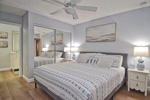 2 bedrooms, desk, iron/ironing board, free WiFi - Sparkling Clean Villa. Walk to Beach, Dining, Shopping & More 167 (Siesta Key)