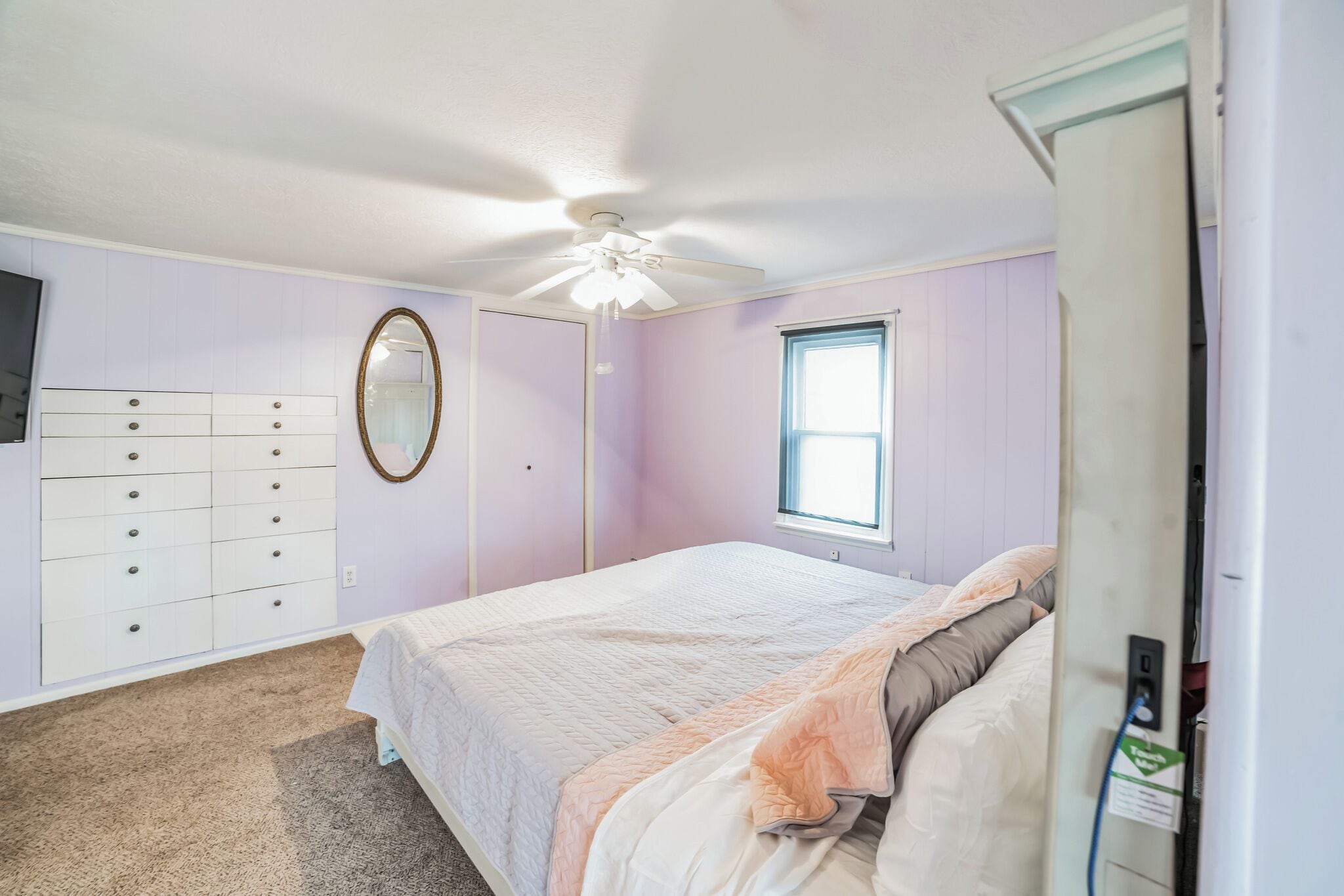 3 多间卧室、办公桌、免费 WiFi、床单