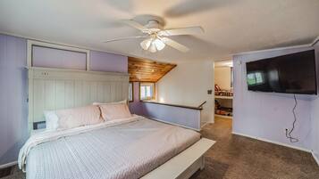 3 bedrooms, desk, free WiFi, bed sheets