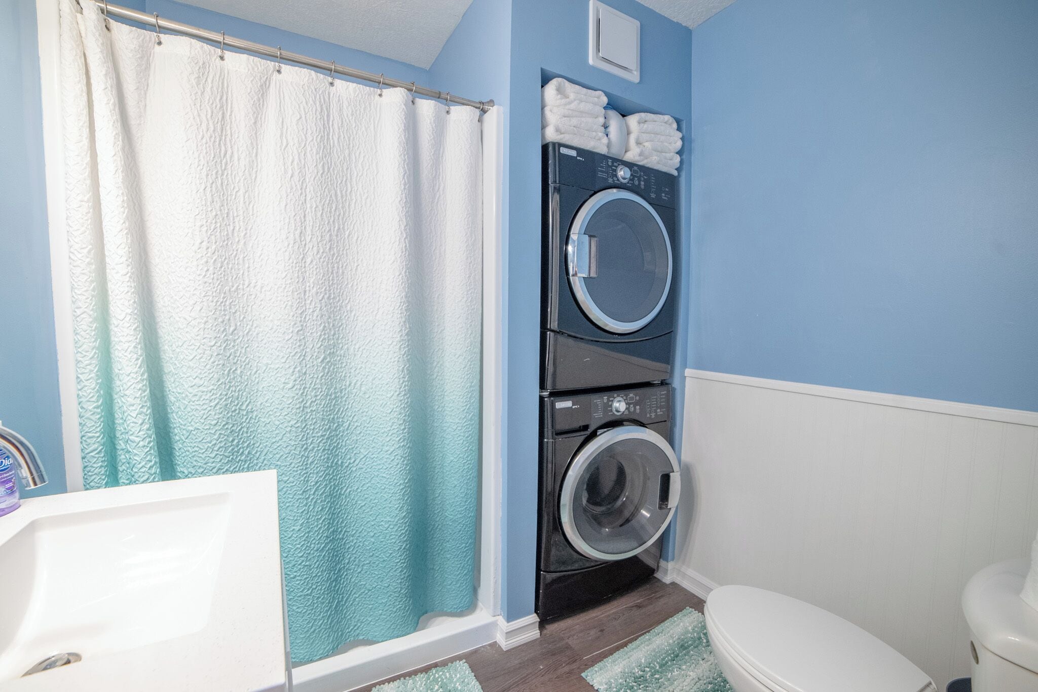 淋浴设施、吹风机、毛巾、肥皂