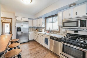 Fridge, microwave, oven, stovetop - Charming Cottage w/ Lake Access and private Fire Pit (Grayling)