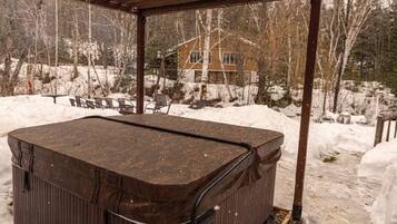 Tina de hidromasaje al aire libre