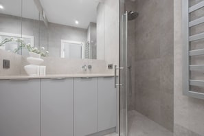 Shower, hair dryer, towels, shampoo