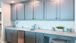 Fridge, microwave, oven, stovetop - New Complex!  BeachFront!  Lazy River/Slide!! (Orange Beach)