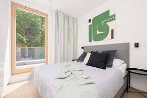 2 bedrooms, desk, iron/ironing board, travel cot - #Domaniewska 24 | Warsaw | Atmospheric Apartment | Wi-Fi (Warszawa)