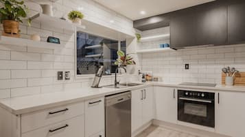 Coffee/tea maker, fridge, microwave, oven