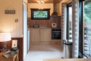 Apartment | Private kitchen | Fridge, microwave, oven, stovetop - Immaculate 2-bed Apartment in Edinburgh (Edinburgh)