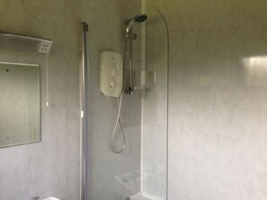 Apartment | Bathroom | Shower, towels