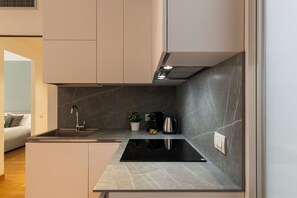 City Apartment | Private kitchen | Espresso maker, electric kettle, dining tables - notaMi -Suzzani 96 - Bicocca Area (Milan)