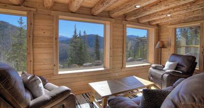 Secluded Off-Grid Mountain Retreat | Pet-Friendly | National Forest