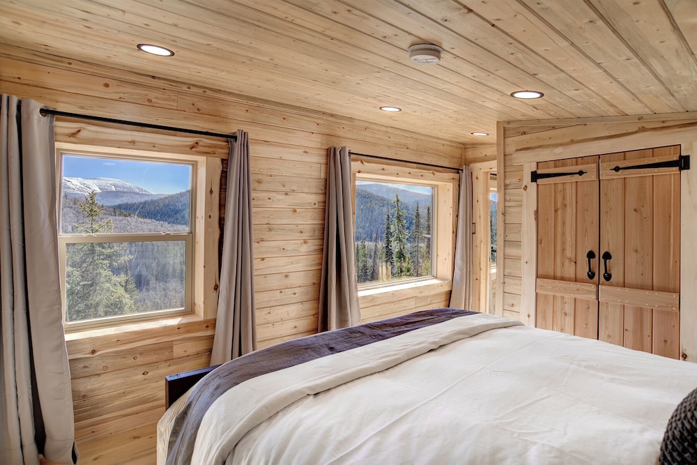 Thumbnail for Furnished Room In Secluded Off Grid Mountain Retreat