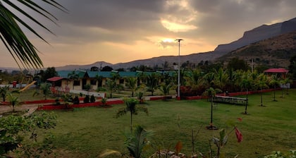 Twin Mountain Resort
