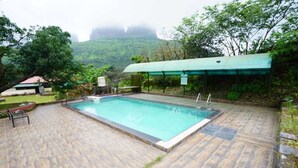 Deluxe Room | Room amenity - Twin Mountain Resort (Trimbak)