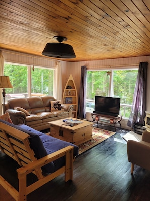 Smart-TV, Kamin, DVD-Player