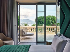 Grand Peacock Suite