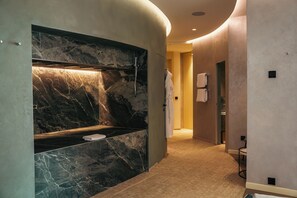 Behandlungsräume für Paare, Sauna, Whirlpool, Dampfbad