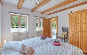 3 bedrooms, travel cot, free WiFi